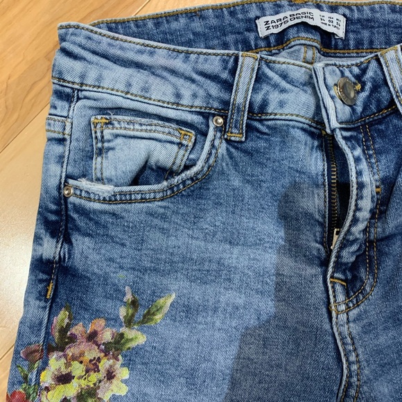 Zara | Flower Print Low-Rise Jeans - Picture 5 of 9